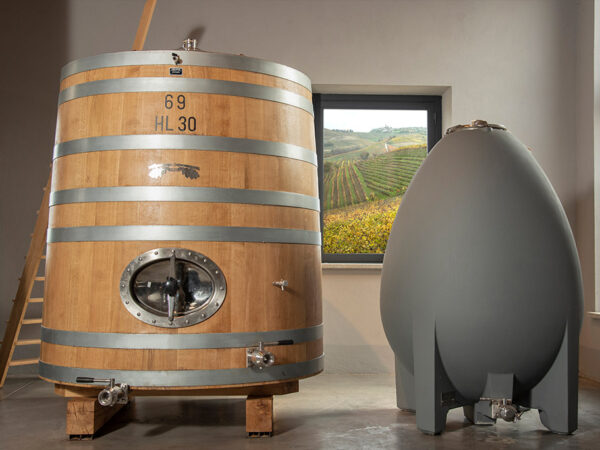 MAURO MOLINO producteur de vin italien dans la région Piémont MAURO MOLINO producteur de vin italien dans la région Piémont